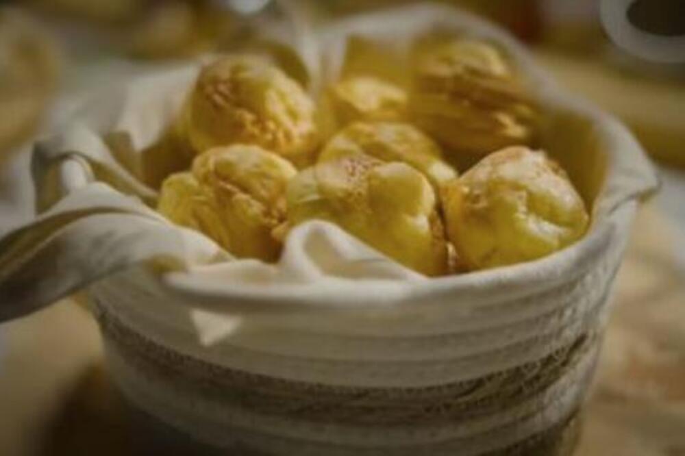 NAPRAVITE MEKANE POGAČICE SA SIROM BOLJE NEGO U PEKARI: Testo koje se topi u ustima, ovo je TAJNA