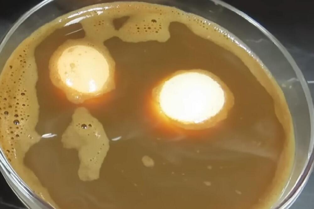 U LUKOVINU DODAJTE JEDAN SASTOJAK I IMAĆETE NAJLEPŠA JAJA ZA VASKRS: Caka je PROSTA