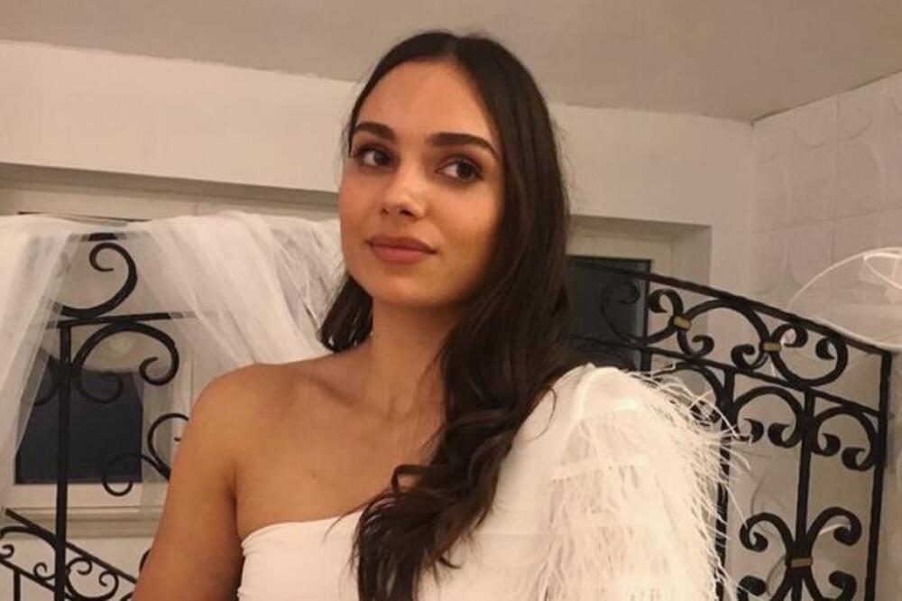 BOGINJA LEPOTE U CRVENOJ ZVEZDI: Nije krila oduševljenje, Delijama PUNO SRCE! (FOTO)