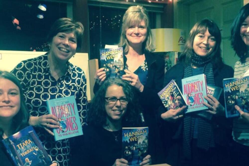 ŽENA NA OVOJ FOTOGRAFIJI UPRAVO IMA SRČANI UDAR, MOŽETE LI PREPOZNATI I KOJA? Jedna ZNAK je ODAJE, strašno