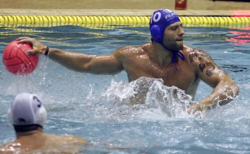 Predsednik Privremenog organa Grada Beograda Aleksandar Šapić pre političke karijere postao je jedan je od najtrofejnijih i najuspešnijih sportista u istoriji srpskog sporta i najbolji je vaterpolo strelac svih vremena. U profesionalne vode kenuo je upravo sa jednog od gradskih kupališta, sa SC „11. april” na Novom Beogradu gde je rođen i odrastao.