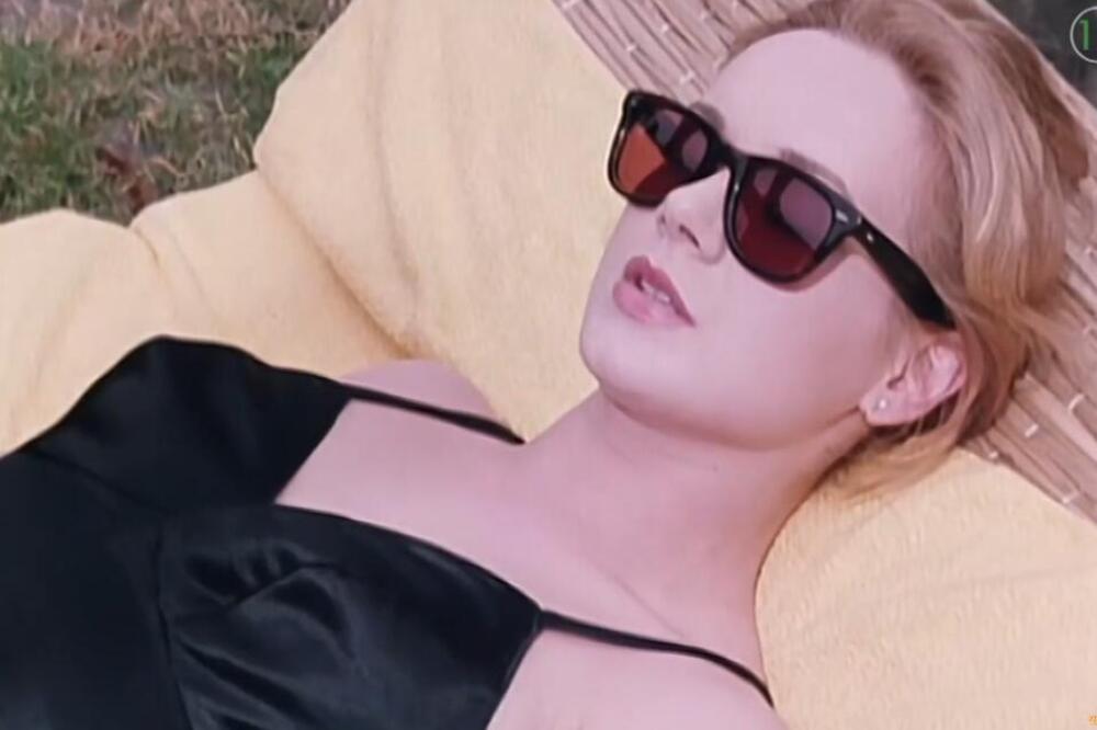 JUGA JE BILA OPČINJENA OVOM ŽENOM, A NJENA SCENA SA KOLEGINICOM U KADI I SADA SE PAMTI: I danas je BOGINJA LEPOTE