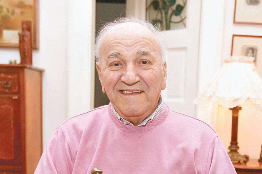 "Otpevali smo ovu pesmu, znao je da odlazi" Sin Bate Živojinovića progovorio o poslednjim danima glumčevog života