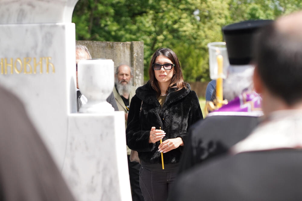 POSLEDNJE DANE ŽIVOTA JE PROVEO UZ NJU: Ovo je unuka Bate Živojinovića, studirala je VAN Srbije, a evo čime se BAVI