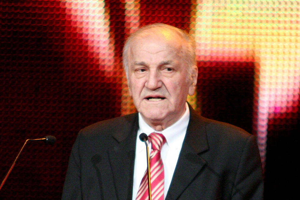 UNUK BATE ŽIVOJINOVIĆA JE OVAJ MLADIĆ, PRAVI JE PONOS SVOJE PORODICE: Liči na DEDU i posvećen je OBRAZOVANJU