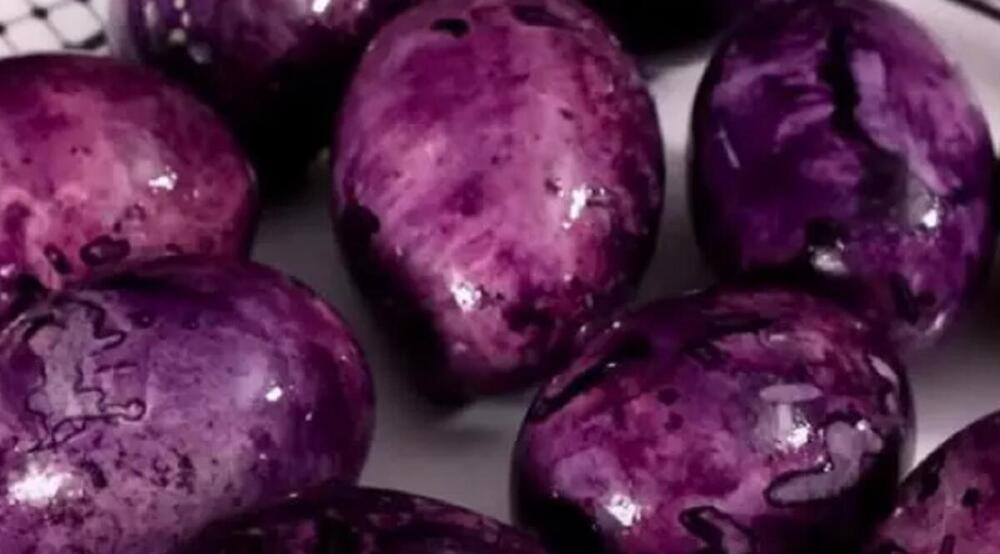 PORED CRVENE, USKRŠNJA JAJA OVE GODINE OFARBAJTE I U LJUBIČASTU BOJU! Kad čujete razlog, nećete se dvoumiti