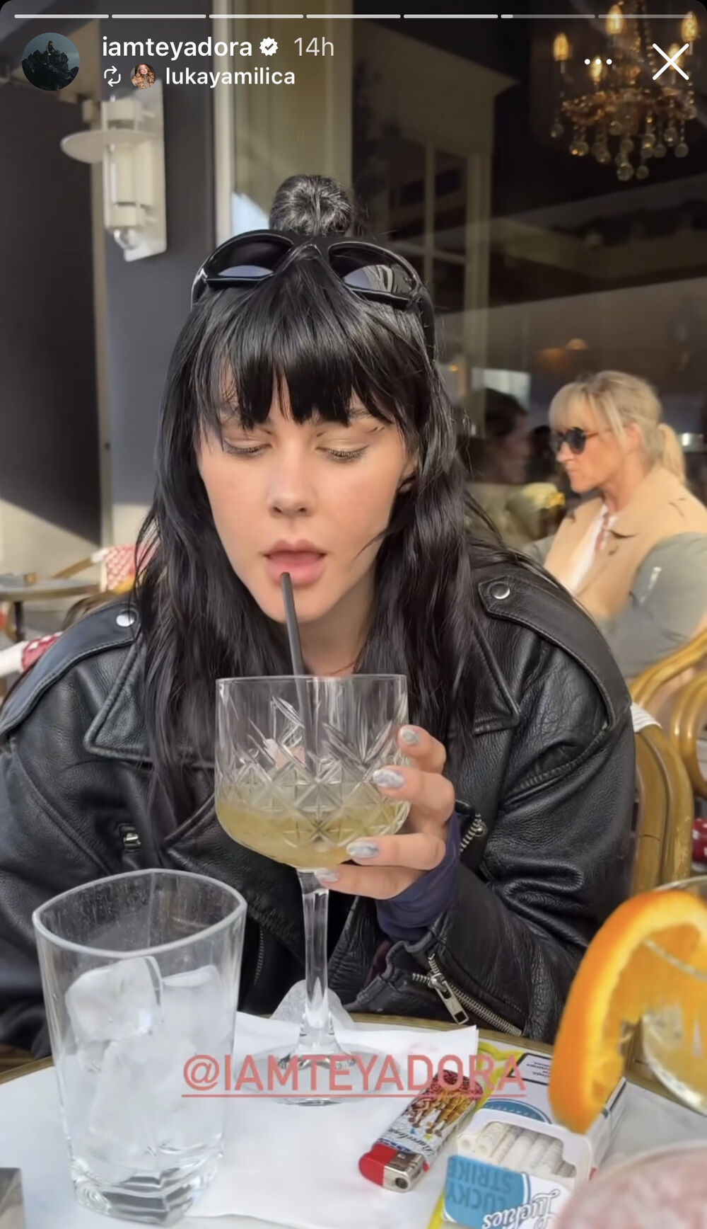 Pevačica će počastiti pićem sve članove srpske delegacije