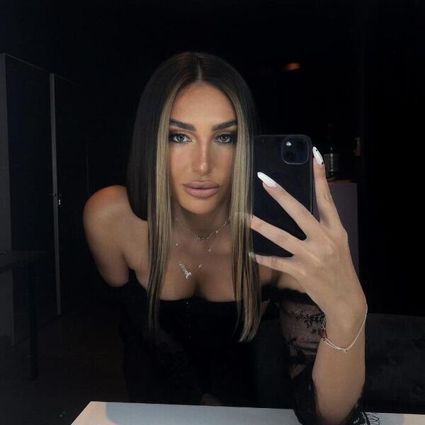 POKAZALA SAVRŠENU GUZU: Devojka Zvezdine mete u najprovokativnijem izdanju (FOTO)