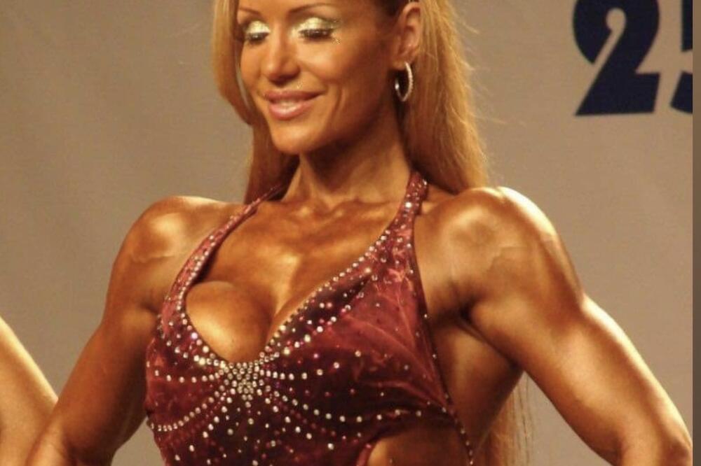 DA LI JE OVO NAJZGODNIJA BAKA U SRBIJI? Ocrtan svaki MIŠIĆ kao da je RAMBO: Stara fotka dokaz SNAGE i danas je JAKA