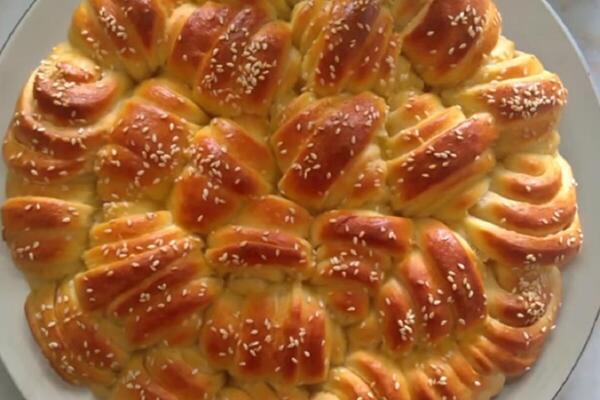 USKRŠNJA PAMUK POGAČA PO RECEPTU NAŠIH BAKA: Mekana kao DUŠA, uspeva i početnicima - ZAPIŠITE KAKO SE SPREMA