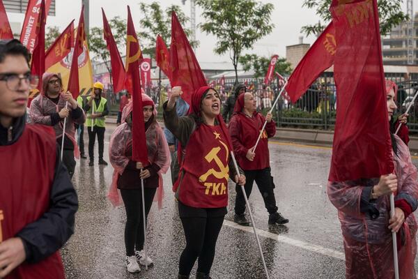 HAOS NA PRVOMAJSKOM MITINGU U ISTANBULU: Došlo do sukoba policije i građana, uhapšeno 210 ljudi (VIDEO)