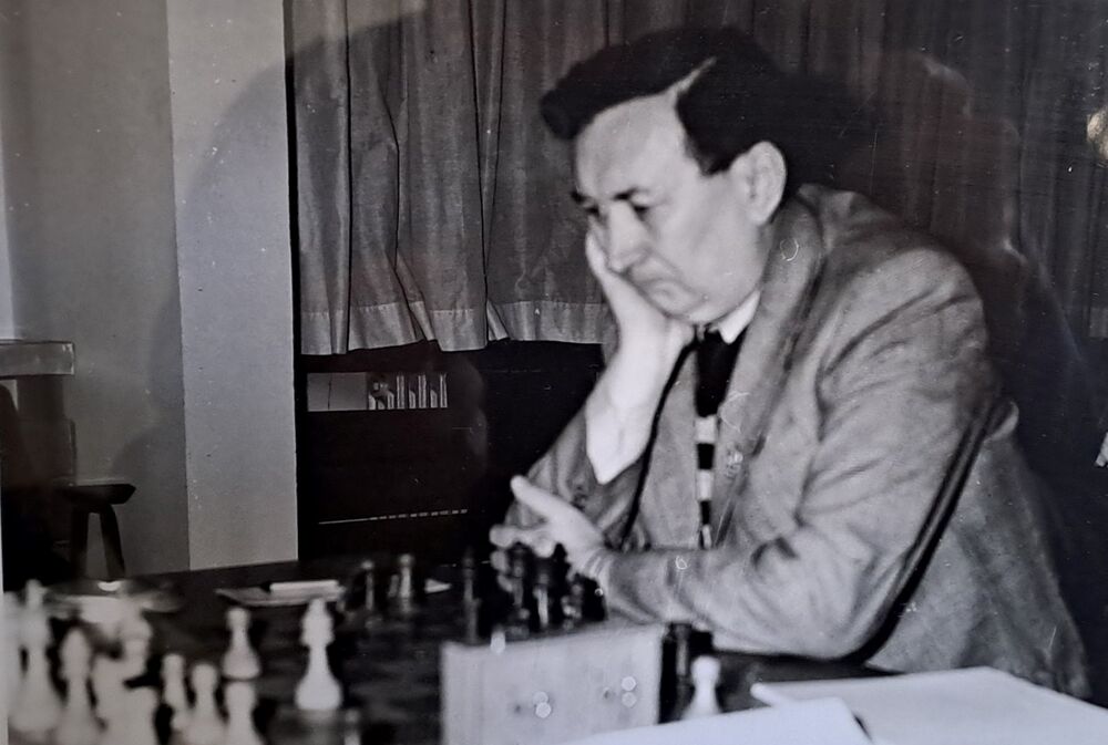 Bio je i šahovski trener