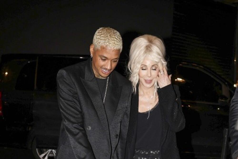 PITALI JE ZAŠTO VODI LJUBAV SA MNOGO MLAĐIM MUŠKARCIMA, A ONA ŠOKIRALA ODGOVOROM: Žena je bar ISKRENA, ali opet...