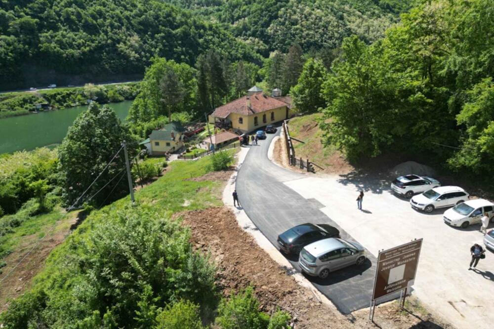 Ovo je jedan od najlepših manastira u Srbiji: U njemu se čuva ikona Majke Božije Brzopomoćnice (FOTO)