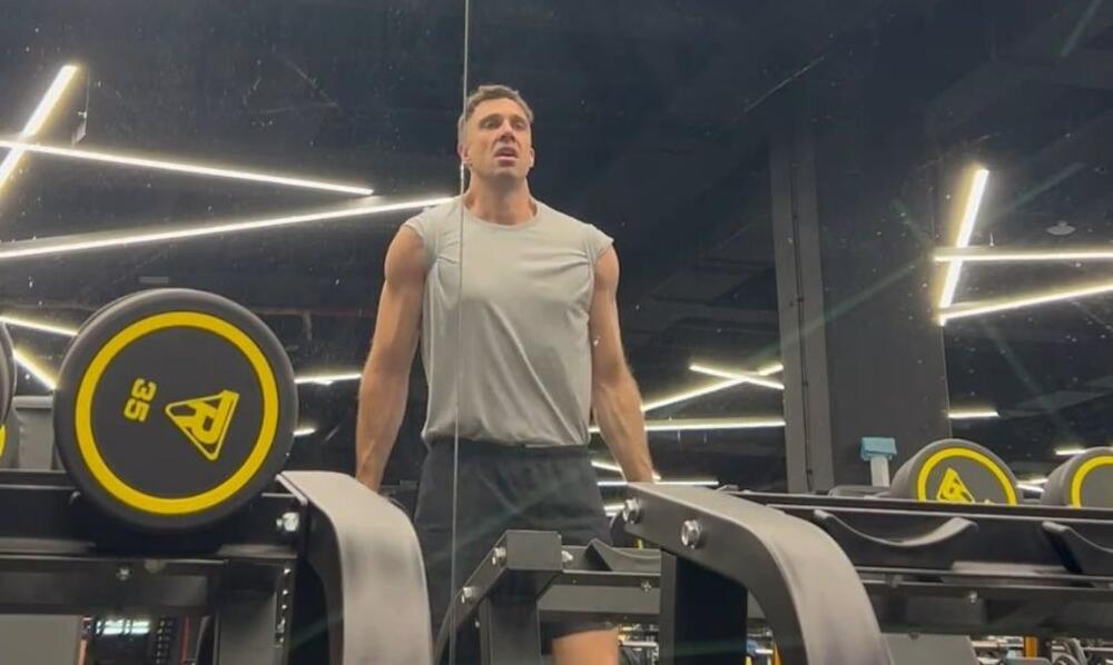 MAJKO DRAGA, OVAJ KAO DA JE SIŠAO SA NEBESA: Nacija ostala bez teksta zbog prizora, mišići hoće da eksplodiraju