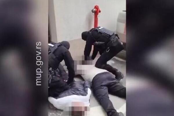 ISPLIVALI SNIMCI FILMSKE AKCIJE POLICIJE U NIŠU I PAZARU: "Popadali" zbog prevare putem kol-centara (VIDEO)