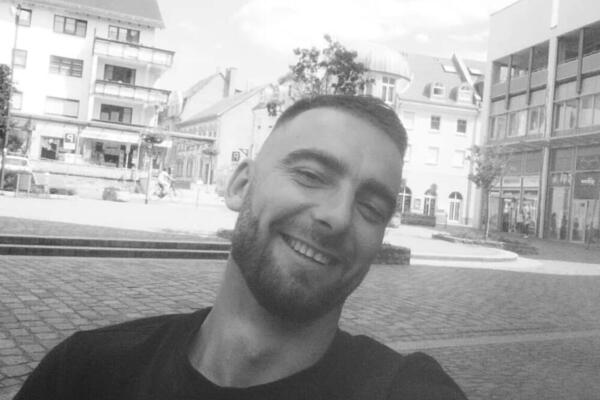 UKLETI BETONSKI KRST ODNEO VEĆ 2 ŽIVOTA: Na istom mestu gde je poginuo mladić, život izgubio poznati fudbaler