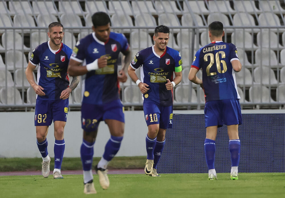 Slavlje fudbalera Vojvodine posle gola Dejana Zukića