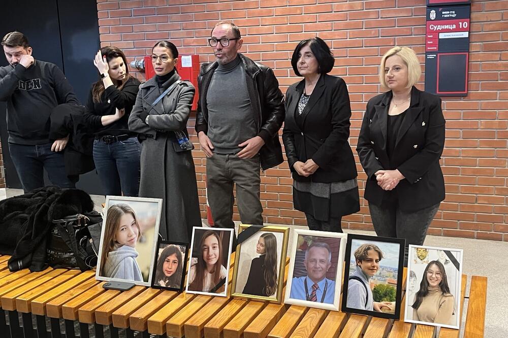 SEĆANJE NA DAN KADA JE SVE STALO: Godišnjica masovnog ubistva u OŠ "Vladislav Ribnikar"