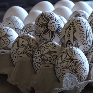 Ni sirće, ni trljanje: Dodajte samo jedan sastojak u vodu i jaja će biti bela kao sneg, svi će vam tražiti recept