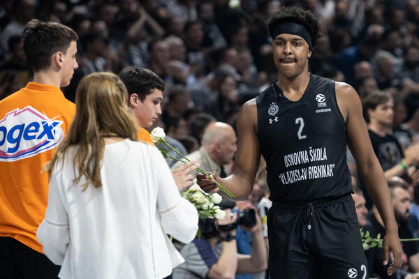 PARTIZANOVA PORUKA ZBOG GODIŠNJICE MASAKRA U OŠ "VLADISLAV RIBNIKAR"... Uputili tri reči (FOTO)