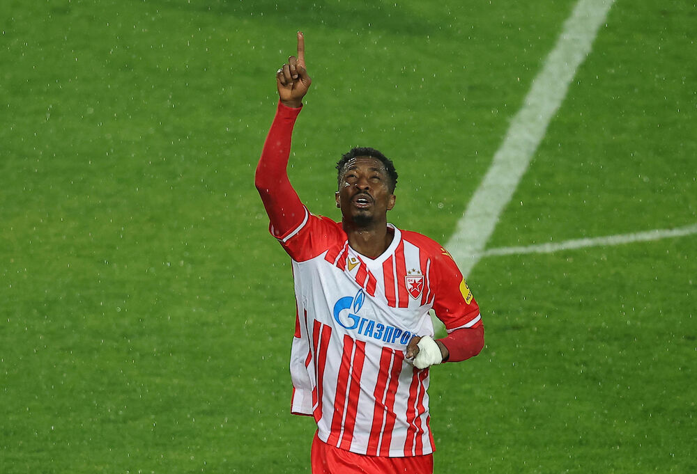 Piter Olajinka slavi gol u dresu Crvene zvezde