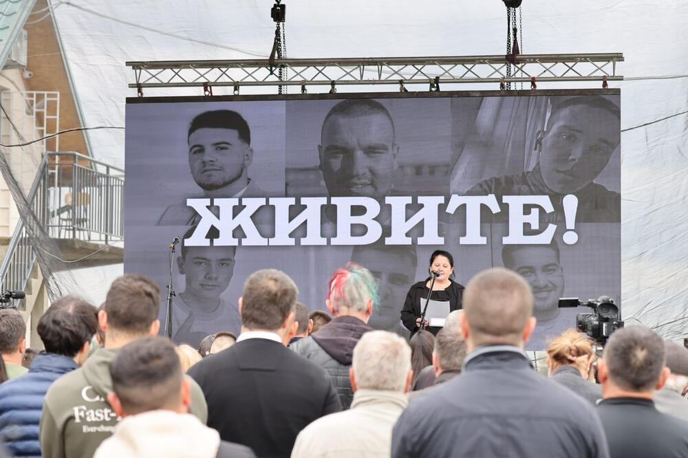 VEOMA POTRESNI PORIZORI SA POMENA ŽRTVAMA MASAKRA KOD MLADENOVCA: Nema reči koje mogu opisati OVU TUGU! (FOTO)