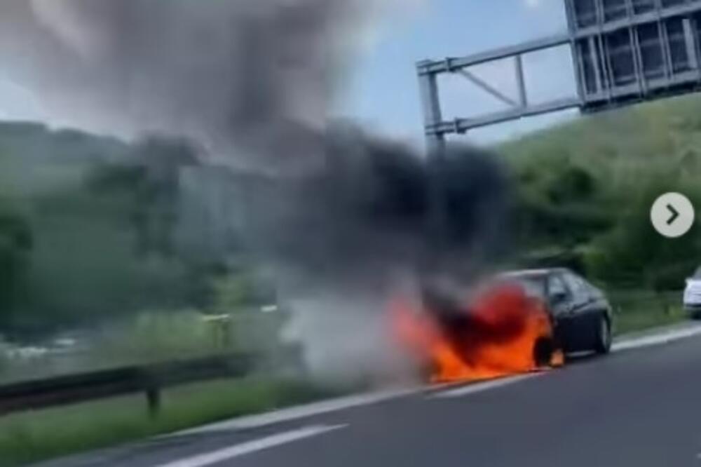 VATRENA STIHIJA KOD BUBANJ POTOKA: Požar bukvalno progutao automobil! (VIDEO)