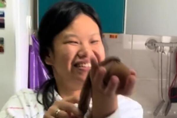 SRPSKA SNAJKA IZ KINE OTKRILA KAKO FARBA JAJA: Ovu metodu je naučila od SVEKRVE, tradicionalno je najbolje (VIDEO)