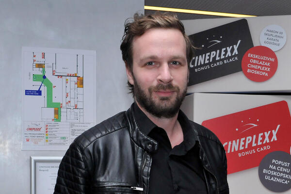 Đorđe sa ovom fatalnom plavušom čeka dete: 15 godina mlađa lepotica pokazala trudnički stomak