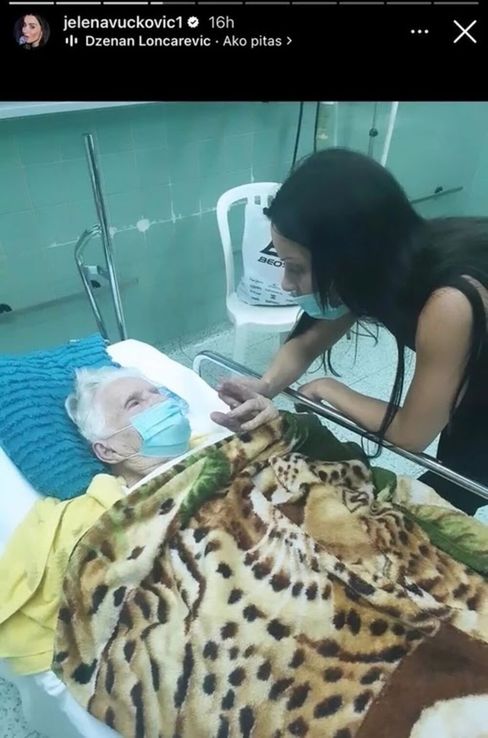 Kako je ispričala, nju je odgajila baka u jednom selu nadomak Kraljeva