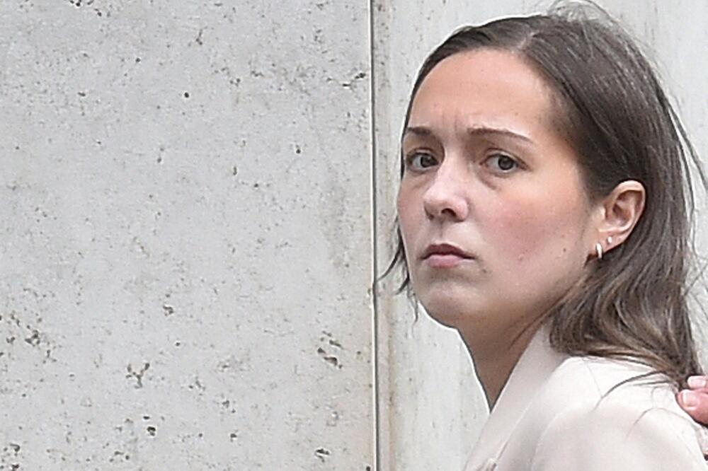 NASTAVNICA MATEMATIKE ZATRUDNELA SA UČENIKOM DOK JE ČEKALA SUĐENJE ZA ODNOS SA DRUGIM ĐAKOM: Šokantan slučaj