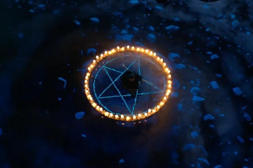 PENTAGRAM I SATANISTIČKI SIMBOLI, A OD REČI U PUBLICI JE NASTAO MUK: Predstavnica ove zemlje ŠOKIRALA JE SVE