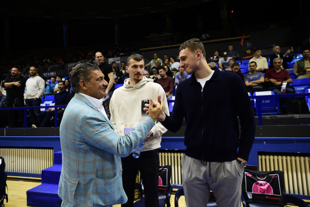 Miško Ražnatović, Boriša Simanić i Nikola Jović na utakmici Mege i Crvene zvezde