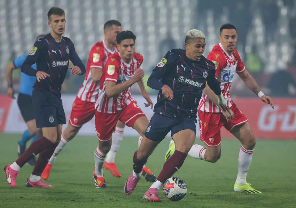 Mateus Saldanja (desno) na večitom derbiju