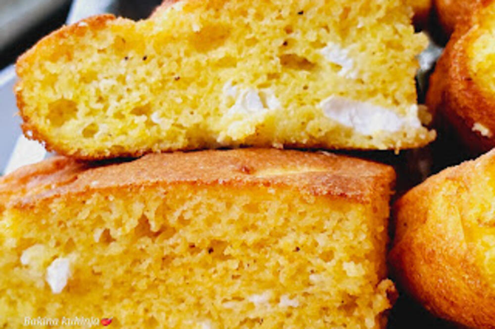 Ideja za brzinski doručak: Potrebno je samo 5 sastojaka, a vaši ukućani će pojesti celu tepsiju za tili čas