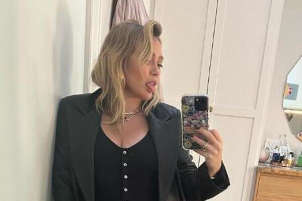 PORODICA BOGATIJA ZA JOŠ JEDNOG ČLANA: Glumica se PORODILA I RAZNEŽILA SVE objavom