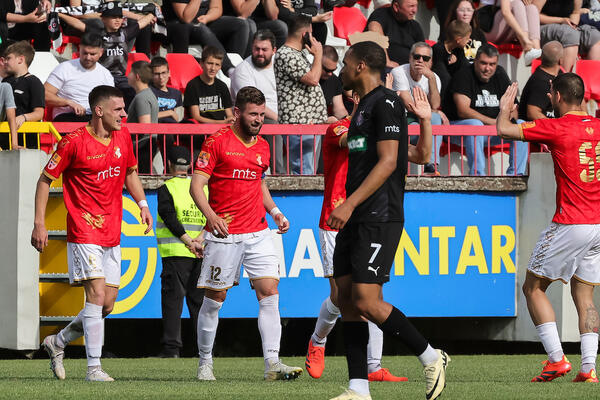 POROZNA CRNO-BELA ODBRANA NE ZNA GDE UDARA: Partizan pred NOVIM kiksom!