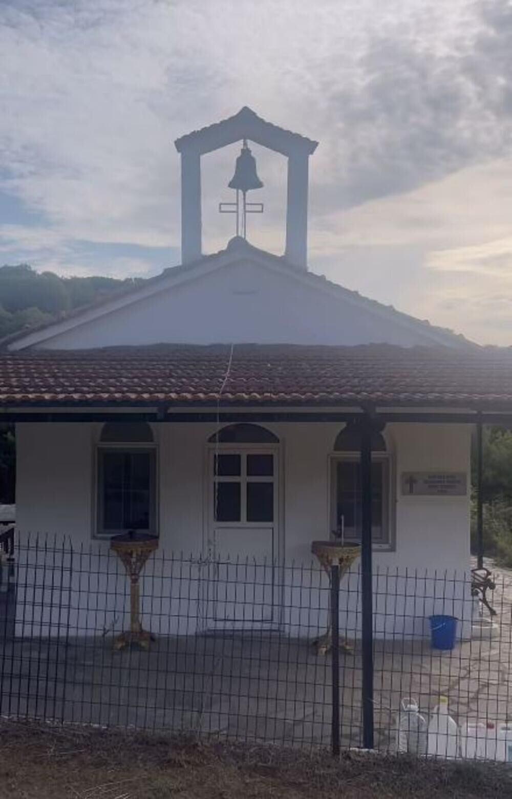 Pevač je prethodnog dana čak koračao bos, a danas je nastavio svoje hodočašće