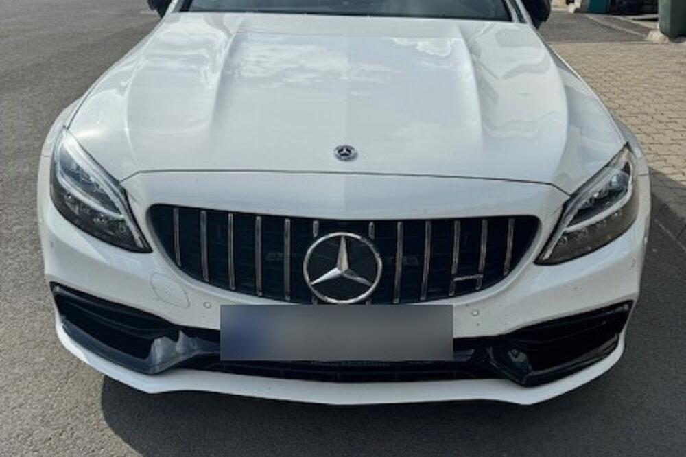 CARINICI ZAUSTAVILI AUTO NA GRANICI, PA OTKRILI PRAVO BOGATSTVO U NJEMU: Pazite šta su pokušali da PROKRIJUMČARE