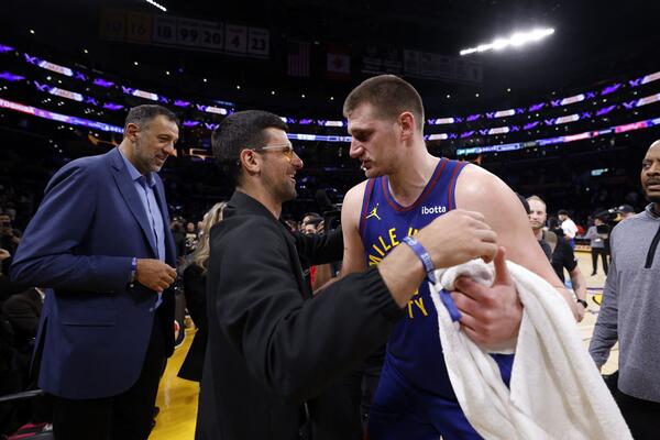 Novak Đoković jednom rečju čestitao Jokiću ispisivanje istorije (Foto)