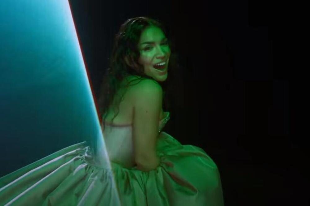 ZBOG OVOGA JE PREDSTAVNICA ALBANIJE NA EVROVIZIJI PRIVUKLA PAŽNJU: Pojavio se SNIMAK koji ćete više puta pogledati