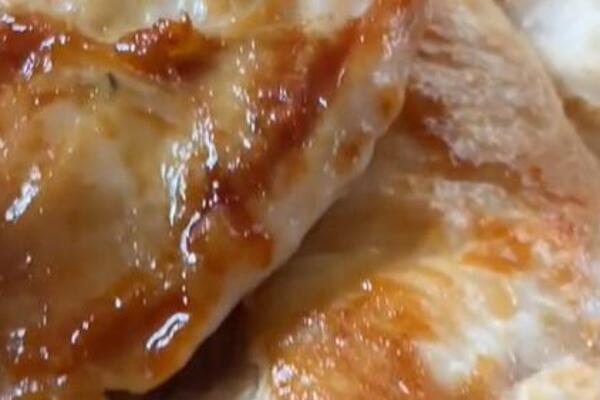 DOMAĆICA OTKRILA KAKO DA BELO MESO BUDE SOČNO DOK GA PRŽITE: Stavila je jednu stvar u tiganj - trik zlata vredan