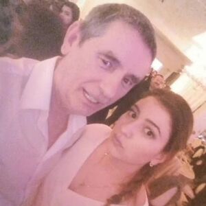 ČIME SE BAVI ĆERKA RIJALITI VETERANA? Dok je on život potrošio pred kamerama, ona ZGRĆE PARE I TO NE U SRBIJI