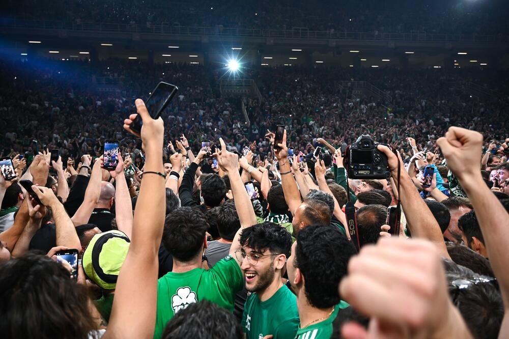 TEŽAK SKANDAL NA FAJNAL-FORU: Brutalna tuča navijača u Berlinu - ima povređenih i uhapšenih! (VIDEO)