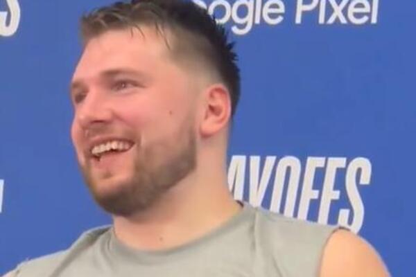 DONČIĆ ŠOKIRAN ZBOG ŽENSKOG STENJANJA NA KONFERENCIJI ZA MEDIJE: Lukina reakcija nasmejala novinare (VIDEO)