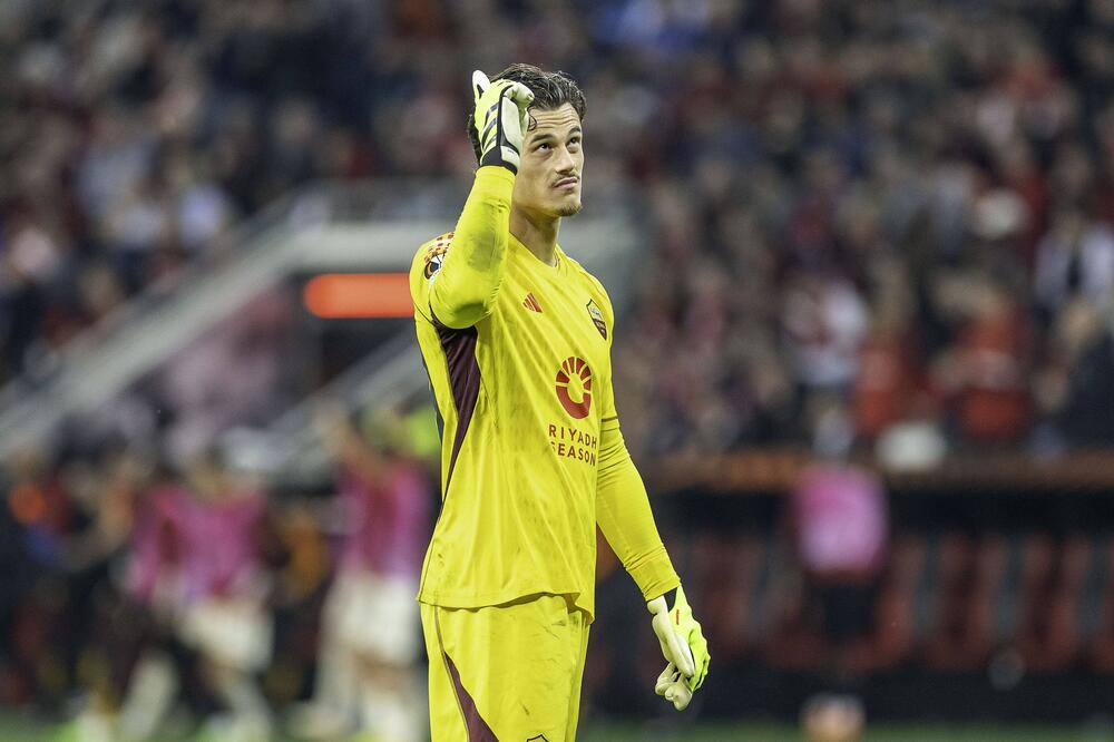 SVILAR DOBIO VREDNU NAGRADU! Veliko priznanje za golmana Rome (FOTO)