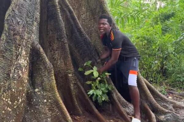 AFRIKANAC ZAPEVAO PESMU UZ KOJU SRBI LOME ČAŠE, CEO BALKAN PAO U TRANS: Slušajte ga samo, NAJEŽIĆETE SE (VIDEO)