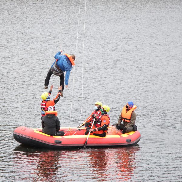 DRAMA NA SKADARSKOM JEZERU: Mladićima se pokvario čamac, spasioci ih izvukli na sigurno