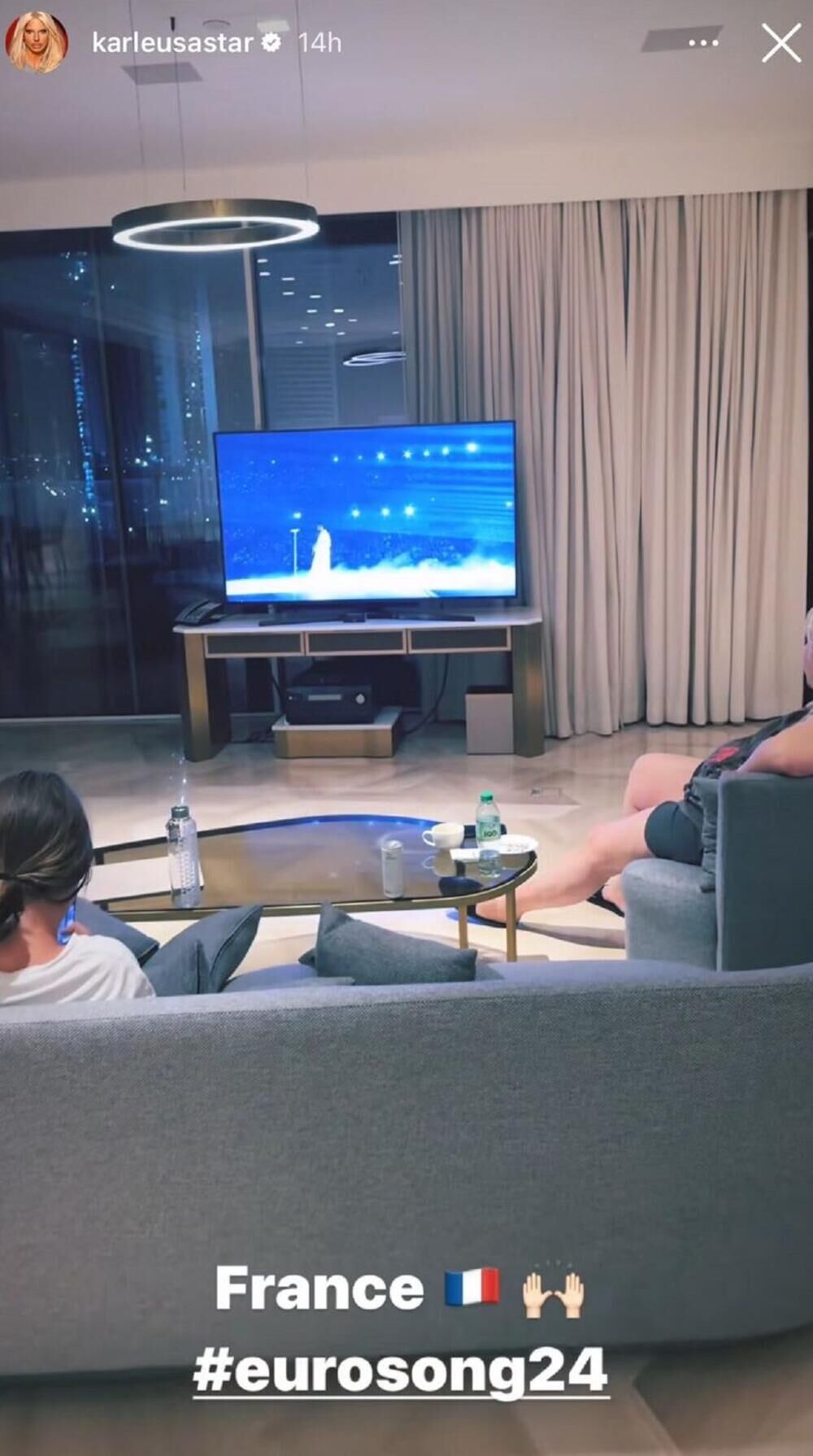 Karli je sinoć podelila prizor iz stana u kom je gledala takmičenje